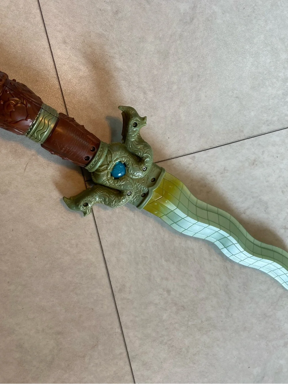 Disney RAYA and the Last Dragon - Dragon Blade Sword with sound effects & lights